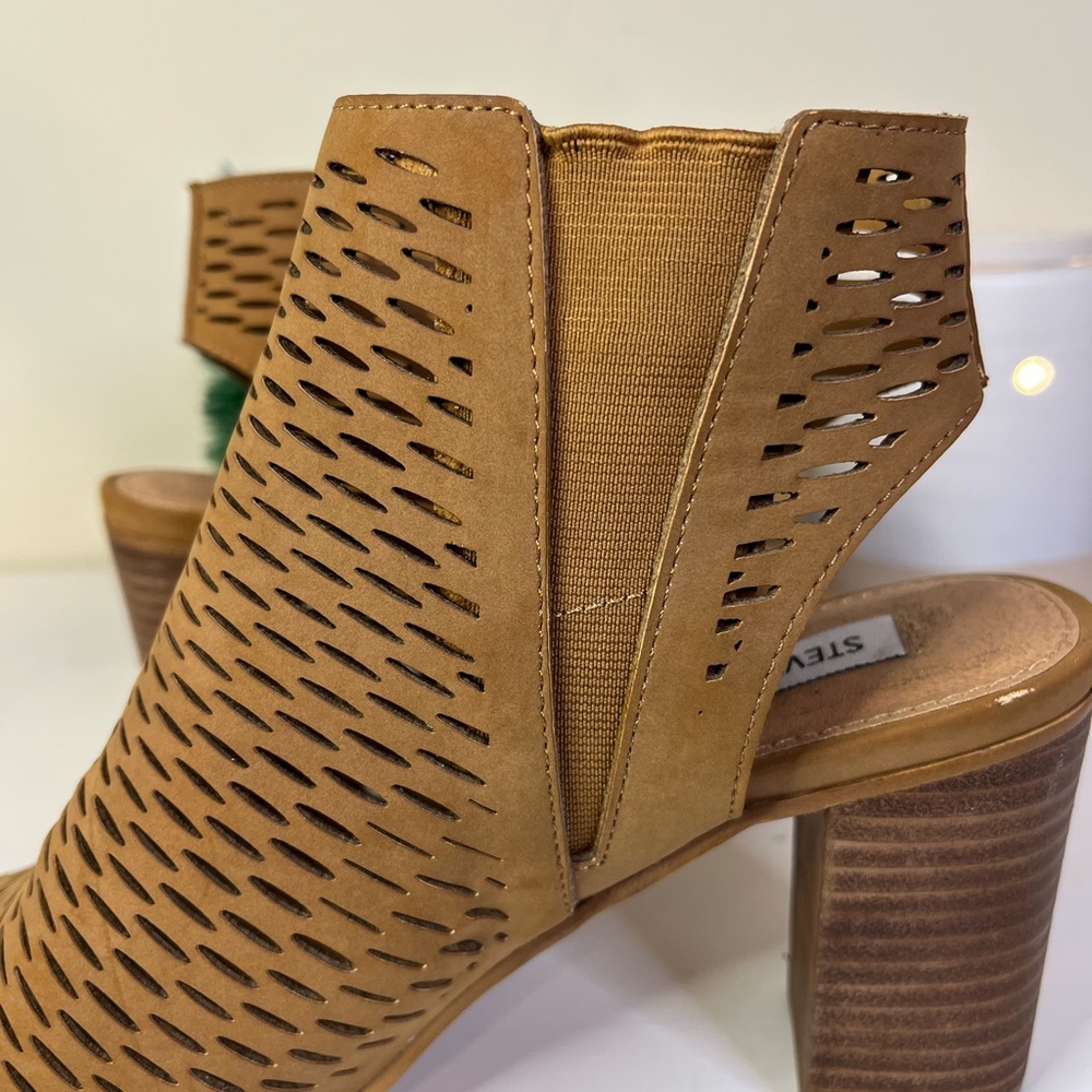 Steve Madden Norria Peep-Toe Sandals - Picture 3 of 7